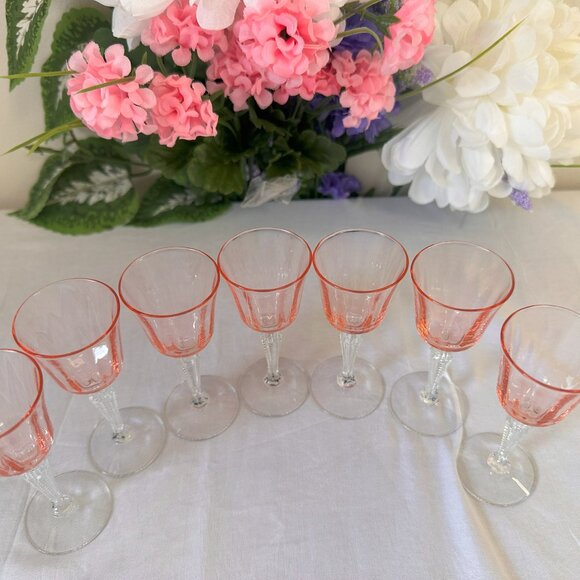Set of 7 Vintage Pink Cordial Glasses Optical Panel Ridged Stem – Midcentury - Picture 3 of 10